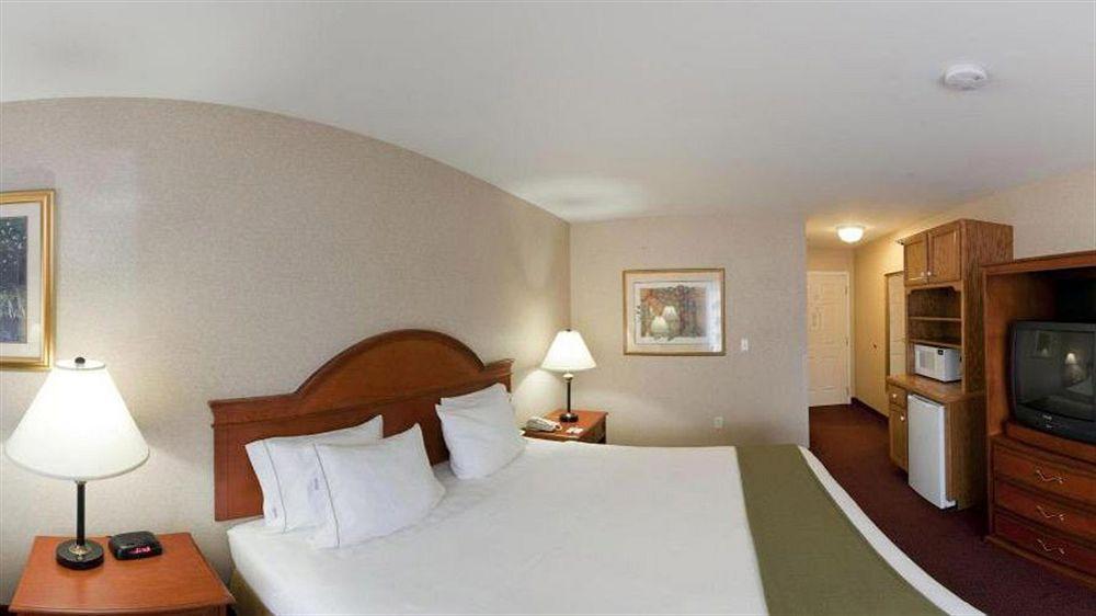 Holiday Inn Express Hotel & Suites White River Junction By Ihg מראה חיצוני תמונה