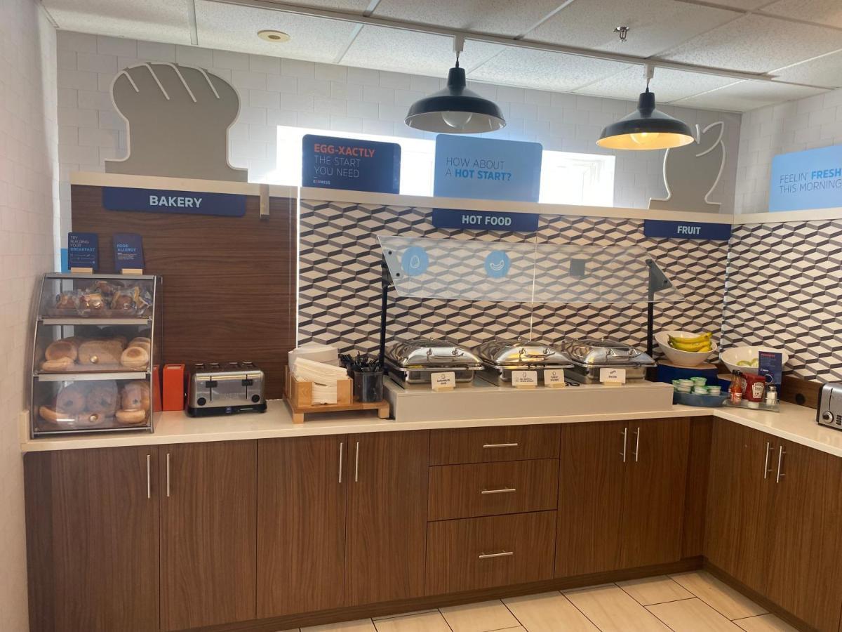 Holiday Inn Express Hotel & Suites White River Junction By Ihg מראה חיצוני תמונה