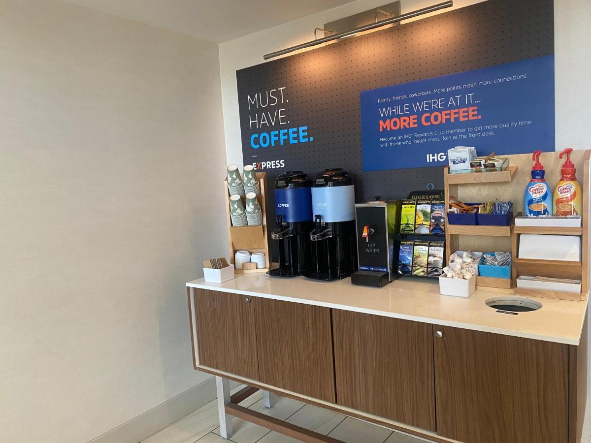 Holiday Inn Express Hotel & Suites White River Junction By Ihg מראה חיצוני תמונה