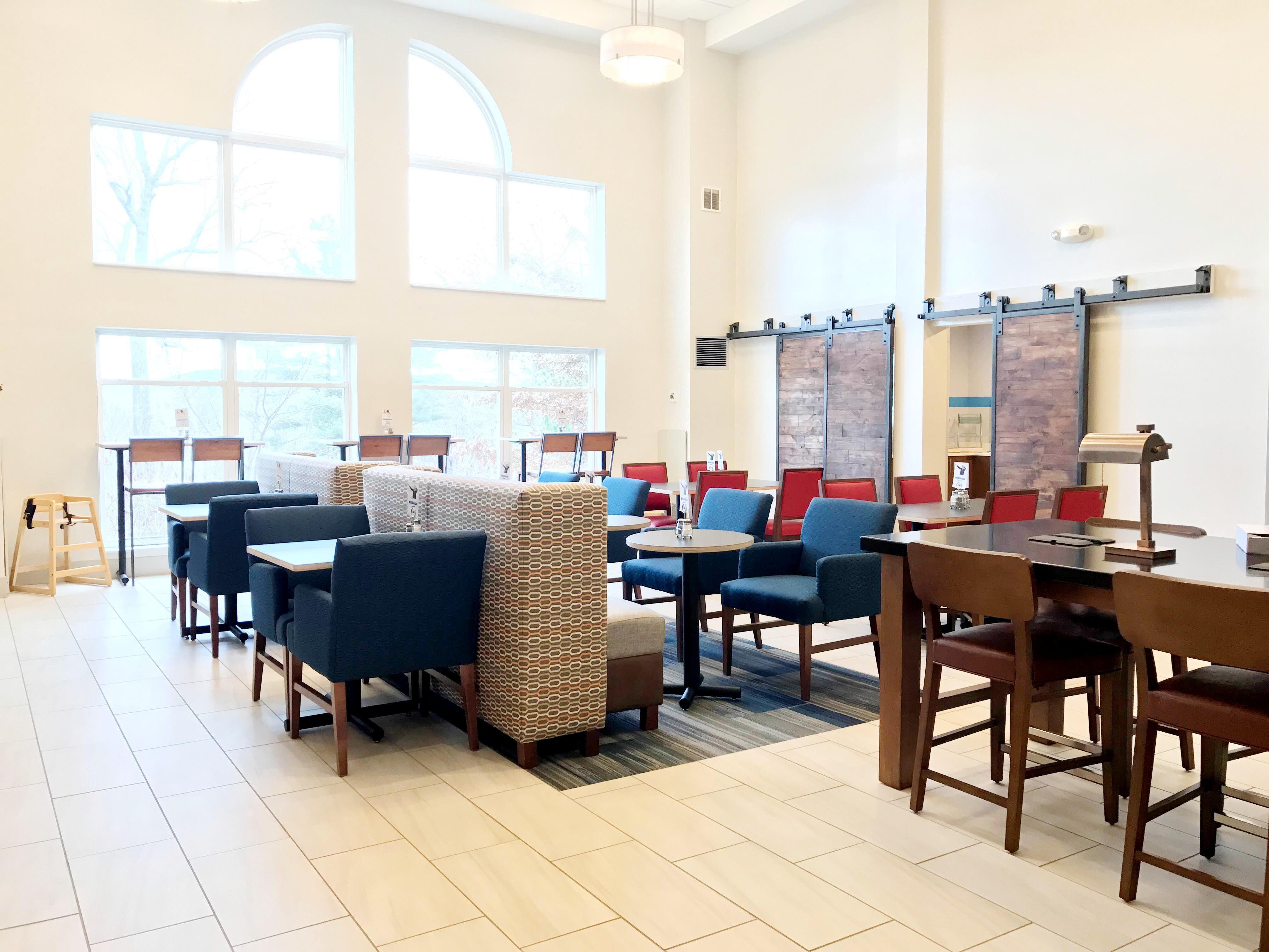 Holiday Inn Express Hotel & Suites White River Junction By Ihg מראה חיצוני תמונה