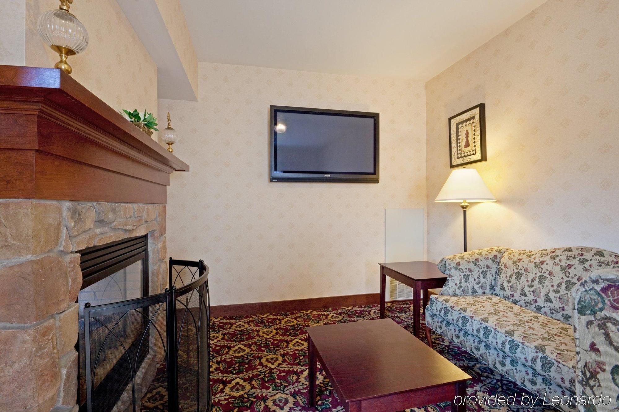 Holiday Inn Express Hotel & Suites White River Junction By Ihg מראה חיצוני תמונה